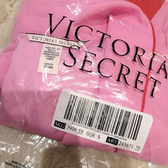 🍒NIB🍒 VS SATIN RUFFLE ROMPER - Picture 5 of 5